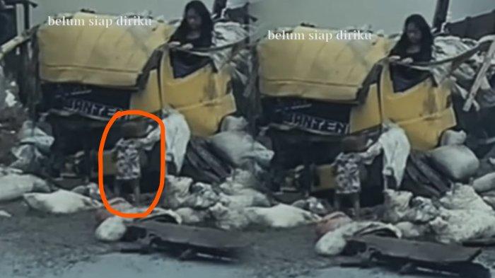 Balita selamat merangkak keluar setelah dua truk tabrakan 1