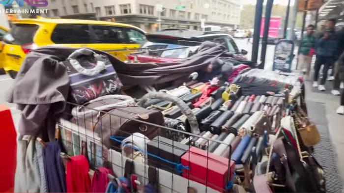 Barang KW yang dijual di pinggir jalan Kota New York