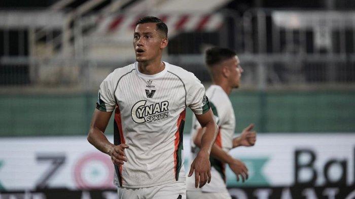 Bek Timnas Indonesia, Jay Idzes, yang merumput bersama Venezia di Serie A Liga Italia.