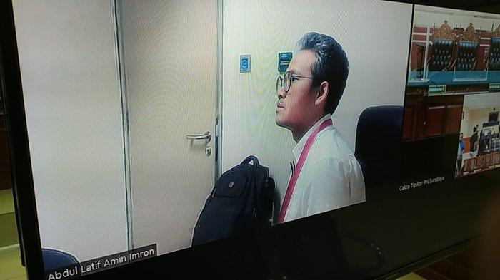Bekas Bupati Bangkalan, Abdul Latif Amin Imron atau Ra Latif, divonis sembilan tahun penjara di Pengadilan Tipikor Surabaya, Selasa (22/8/2023) malam ini.