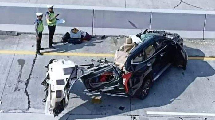 Beredar video pascakecelakaan maut mobil Pajero hitam di Tol Semarang-Batang KM 404, masuk wilayah Kendal, Jawa Tengah, Sabtu (22/6/2024) pagi. (istimewa)