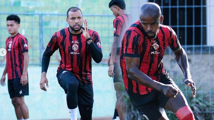 Berita Arema Hari Ini Populer Cara Ampuh Mengahkan PSM Makassar, Greg Nwokolo Optimis Amunisi Cukup