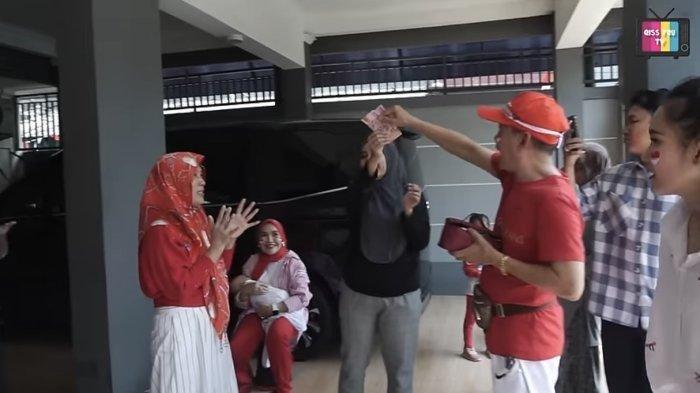 Bukti Ayu Ting Ting Royal ke Tetangga, Santai Habiskan Uang untuk Lomba 17 Agustusan di Rumahnya