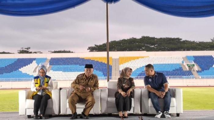 KANDANG SINGO EDAN - Bupati dan Wakil Bupati Malang, Sanusi-Lathifah, mengikuti peresmian Stadion Kanjuruhan, Senin (17/3/2025). Stadion Kanjuruhan diresmikan secara langsung oleh Presiden Prabowo Subianto via zoom meeting.
