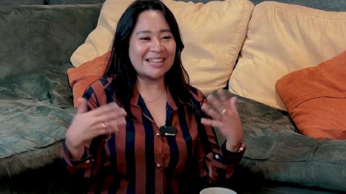 Chikita Meidy saat ngobrol dengan Ferdy Element
