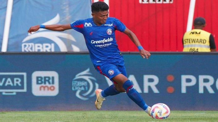 Dedik Setiawan di laga Arema FC Vs Persita Tangerang, Selasa (3/12/2024)
