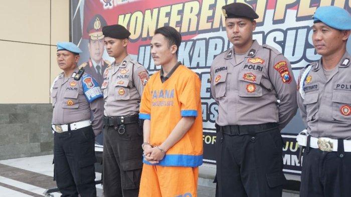 RF, pemuda 24 tahun yang tinggal di Desa Kalitengah Kecamatan Tanggulangin, Sidoarjo.