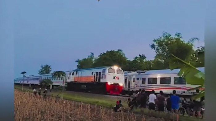 Dua lansia viral menyelamatkan Kereta Api (KA) dari rel putus