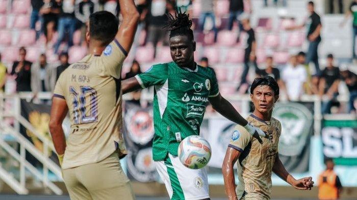 Duel PSS Sleman vs Arema FC digelar di Stadion Manahan, Solo, Senin (15/4/2024) sore.