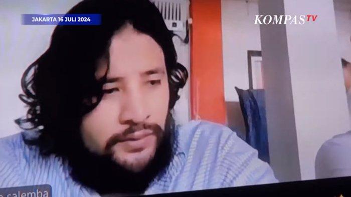 Ekspresi Ammar Zoni saat persidangan dituntut 12 tahun penjara