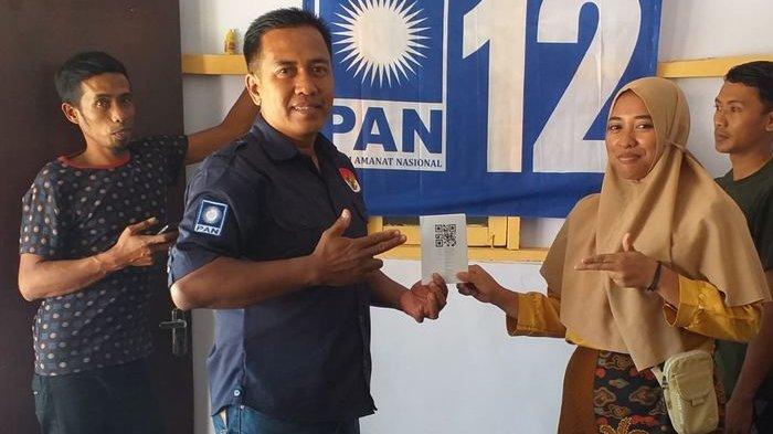 Erfin Dewi Susanto, caleg DPRD Bondowoso yang menjual ginjalnya saat bertemu masyarakat