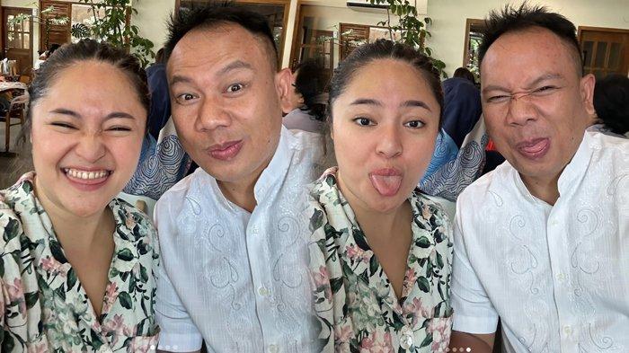 Foto-foto lain yang dibagikan Marshanda saat pose dengan Vicky Prasetyo