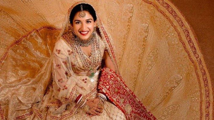 Gaun Pernikahan Radhika Merchant Kala Nikahi Anant Ambani (Instagram @rheakapoor)