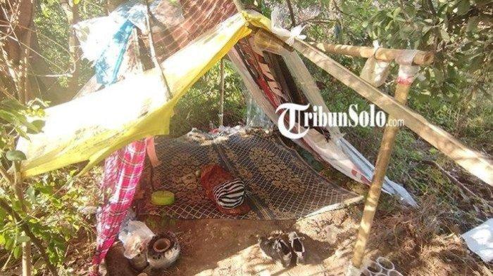 Gubuk tempat tinggal Iwan