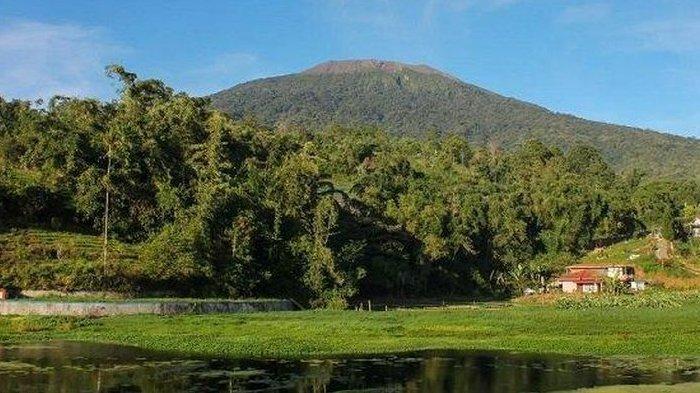 Gunung Marapi di Sumatera Barat