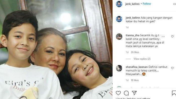 Halimah saat bersama dua cucunya (Instagram/jenk_kelinn)
