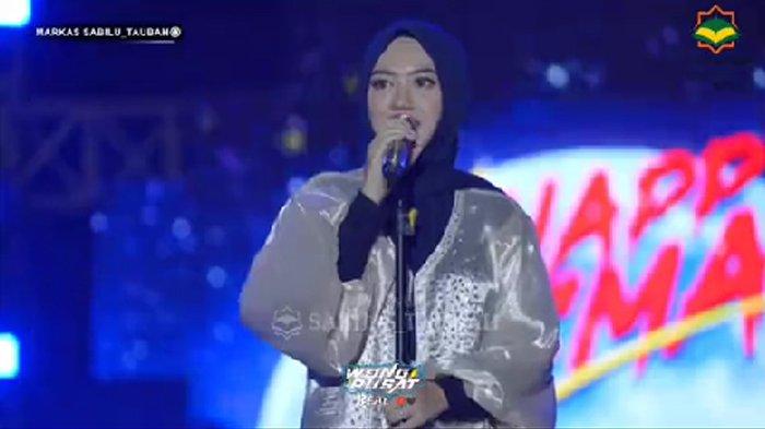 Happy Asmara saat mengucapkan selamat untuk Denny Caknan