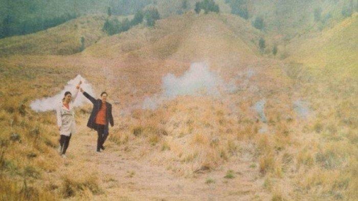 Hasil foto prewedding di Bromo yang membuat bukit teletubbies kebakaran 1