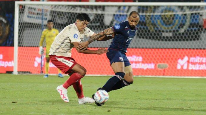Hasil skor sementara Arema FC Vs Bali United berubah jadi 1-3 di babak kedua akhir pertandingan yang digelar di stadion Kapten I Wayan Dipta Gianyar Bali, Jumat (21/7/2023).