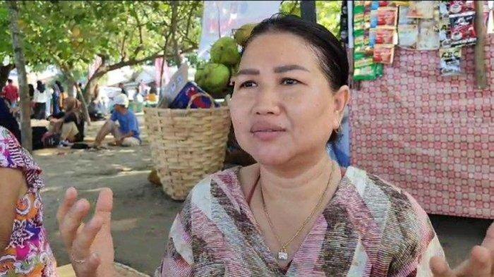 Hastina salah satu wisatawan asal Jakarta berada di Pantai Barat Pangandaran