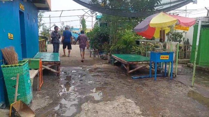 Fenomena unik terjadi di kawasan wisata Kum-kum, Kecamatan Mayangan, Kota Probolinggo, Selasa (23/1/2024).
Fenomena tersebut ialah hujan lokal. Hujan tak mengguyur seluruh kawasan wisata, melainkan hanya berlangsung di area seluas 3 meter persegi.