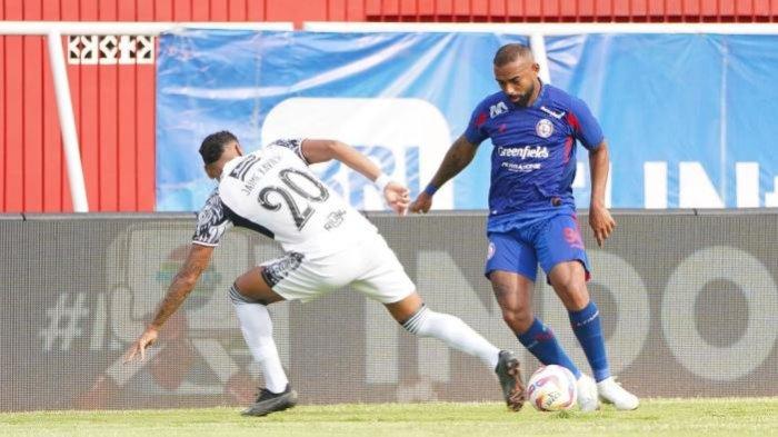 MENANG TIPIS: Arema FC meraih kemenangan tipis 1-0 saat menjamu Bali United di Stadion Soepriadi, Kota Blitar, Senin (3/2/2025). Ini kemenangan perdana pasukan Ze Gomes dalam empat laga.