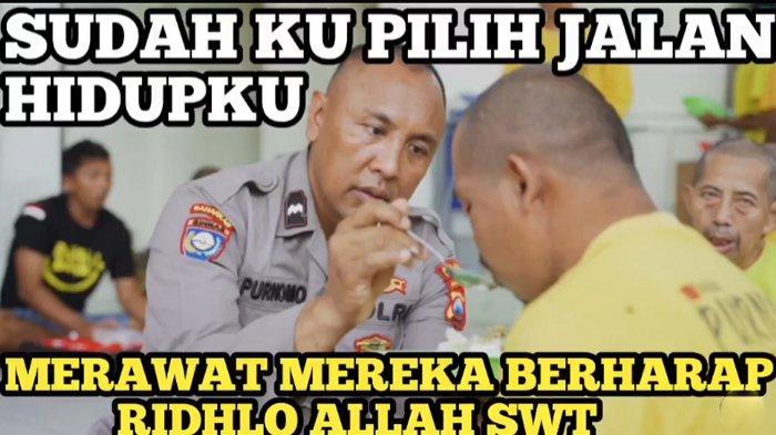 Ipda Purnomo anggota Polres Lamongan saat melakukan aksi sosial 1