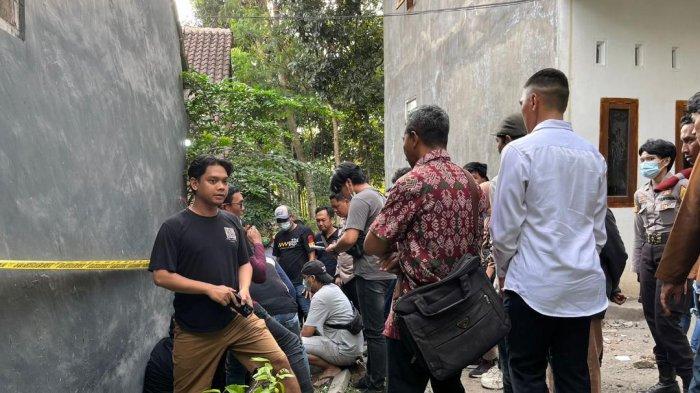 Jenazah balita berinisial AF (3) ditemukan terkubur di samping rumahnya di Dusun Babaan, Desa Tugurejo, Kecamatan Ngasem, Kabupaten Kediri, Selasa (25/6/2024).
