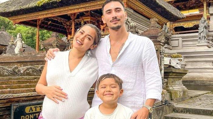 Jessica Iskandar bersama Vincent Verhaag dan El Barack