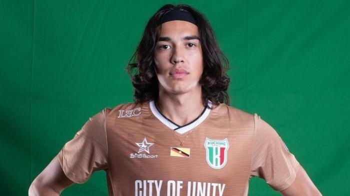 Julian Schwarzer Garcia, kiper berpaspor Filipina dibakarkan segera merapat ke Arema FC.