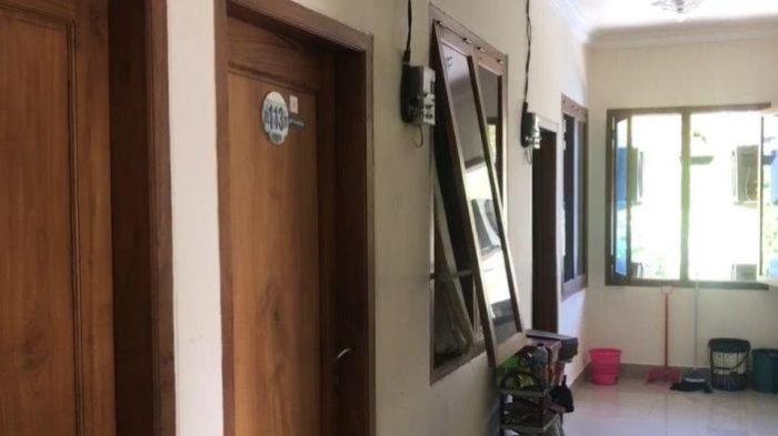 Kamar kos pemandu lagu di Banjarbendo, Kecamatan Kota, Sidoarjo.