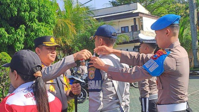 APEL PASUKAN - Kapolres Malang, AKBP Danang Setiyo, pimpin apel gelar pasukan Operasi Ketupat Semeru 2025, Kamis (20/3/2025). Polres Malang petakan titik rawan kemacetan saat mudik lebaran Idul Fitri 2025.