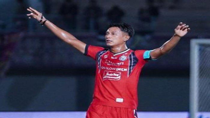 Kapten Arema FC, Alfarizi di laga melawan Persita Tangerang musim lalu