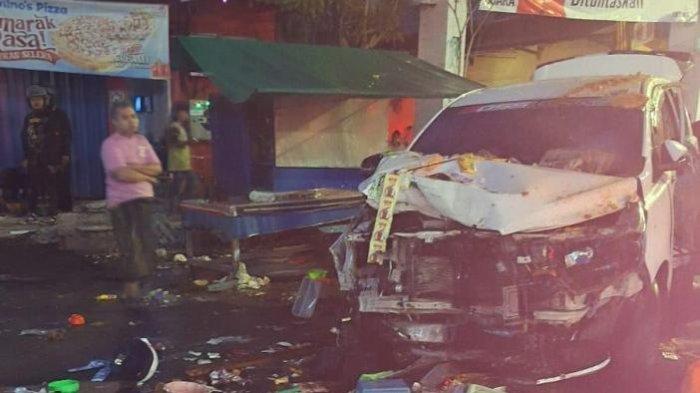 Kecelakaan di Jalan Kedungdoro, Surabaya, menewaskan dua orang, Jumat (1/11/2024).