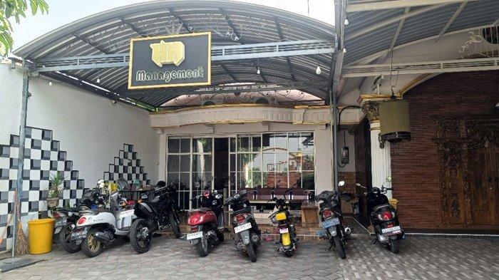 Kediaman Happy Asmara di Kecamatan Ringinrejo, Kabupaten Kediri tampak sepi, Jumat 24 Mei 2024