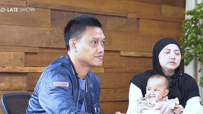 Kurnia Meiga dan istri saat wawancara di YouTube Grace Tahir