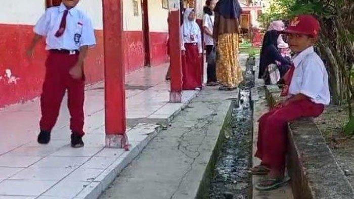 Kisah bocah SD yang semangat di hari pertama sekolah meski hanya mengenakan sandal jepit viral di media sosial.