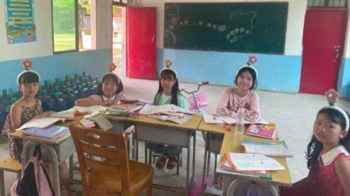 Kisah gadis 13 tahun yang rela delapan tahun menggendong temannya yang difabel dari rumahnya ke sekolah, kini dapat support dari banyak teman.