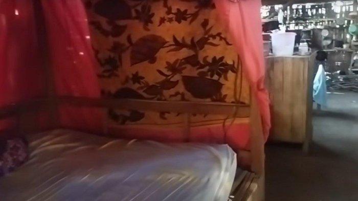 Kondisi di dalam rumah Busairi