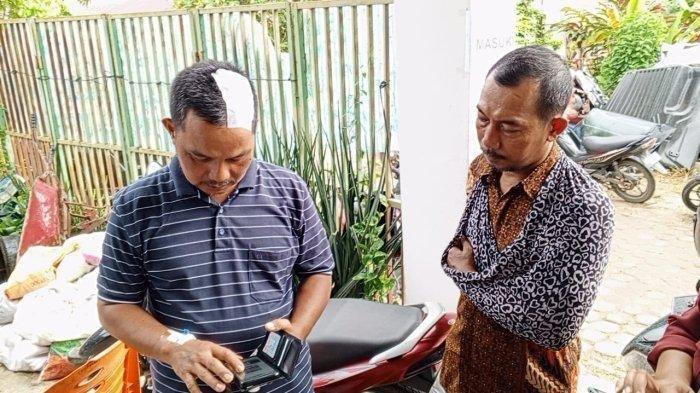 Kondisi kedua korban tangan KPPS patah (kanan), Kepala RT sobek 30 jahitan (kiri)