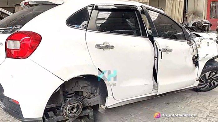 Kondisi mobil Rendy Kjaernett ringsek setelah kecelakaan dengan Lady Nayoan 1