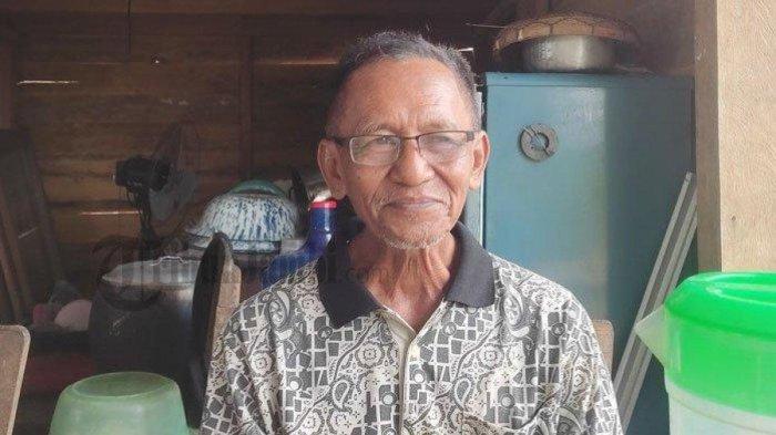 Mbah Taryo saat ditemui di rumah sementara miliknya