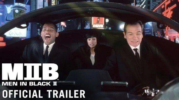 Men In Black 2 dibintangi Tommy Lee Jones, Will Smith, Lara Flynn Boyle