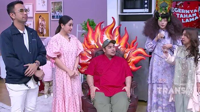 Momen Kiky Saputri henda bertanya soal Ayu Ting Ting kepada Nagita Slavina