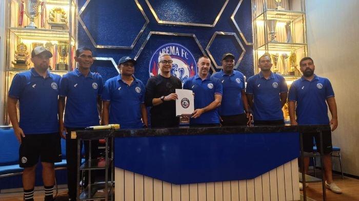 Jajaran Manajemen Arema FC memperkenalkan pelatih baru Arema FC Jose Manuel Gomes da Silva alias Ze Gomes. Nilai kontrak Jose Manuel Gomes da Silva?