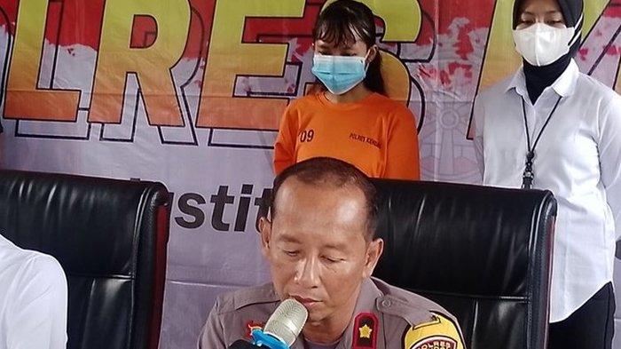 NM dihadirkan dalam konferensi pers Polres Kendal kirim 400 orderan fiktif ke rumah mantan 2