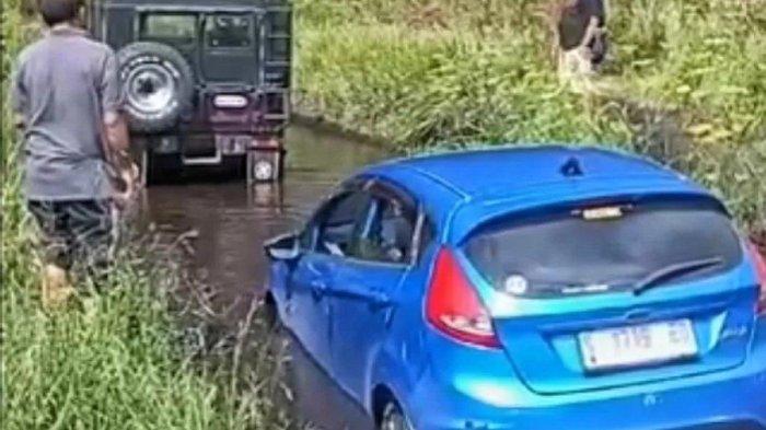 Nasib Apes Mobil Nekat Masuk Sabana Bromo Padahal Dilarang, Tak Bisa Jalan Terjebak Genangan Air