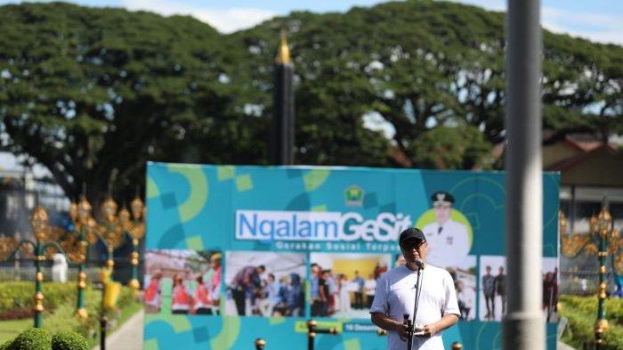 Pj Wali Kota Malang Iwan Kurniawan memberikan sambutan dalam rangkaian kegiatan Ngalam Gesit di Balai Kota Malang, Selasa (10/12/2024).