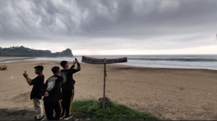 Pantai Wonogoro di Desa Tumpakrejo, Kecamatan Gedangan, Kabupaten Malang