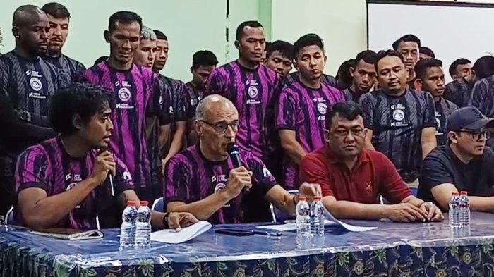 Pelatih baru Arema FC, Fernando Valente diperkenalkan Rabu (23/8/2023)